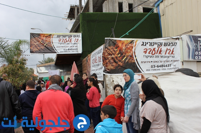 المئات من اهالي جلجولية يتظاهرون الأعمال الاجرامية التي نفذها المستوطنون في جلجولية